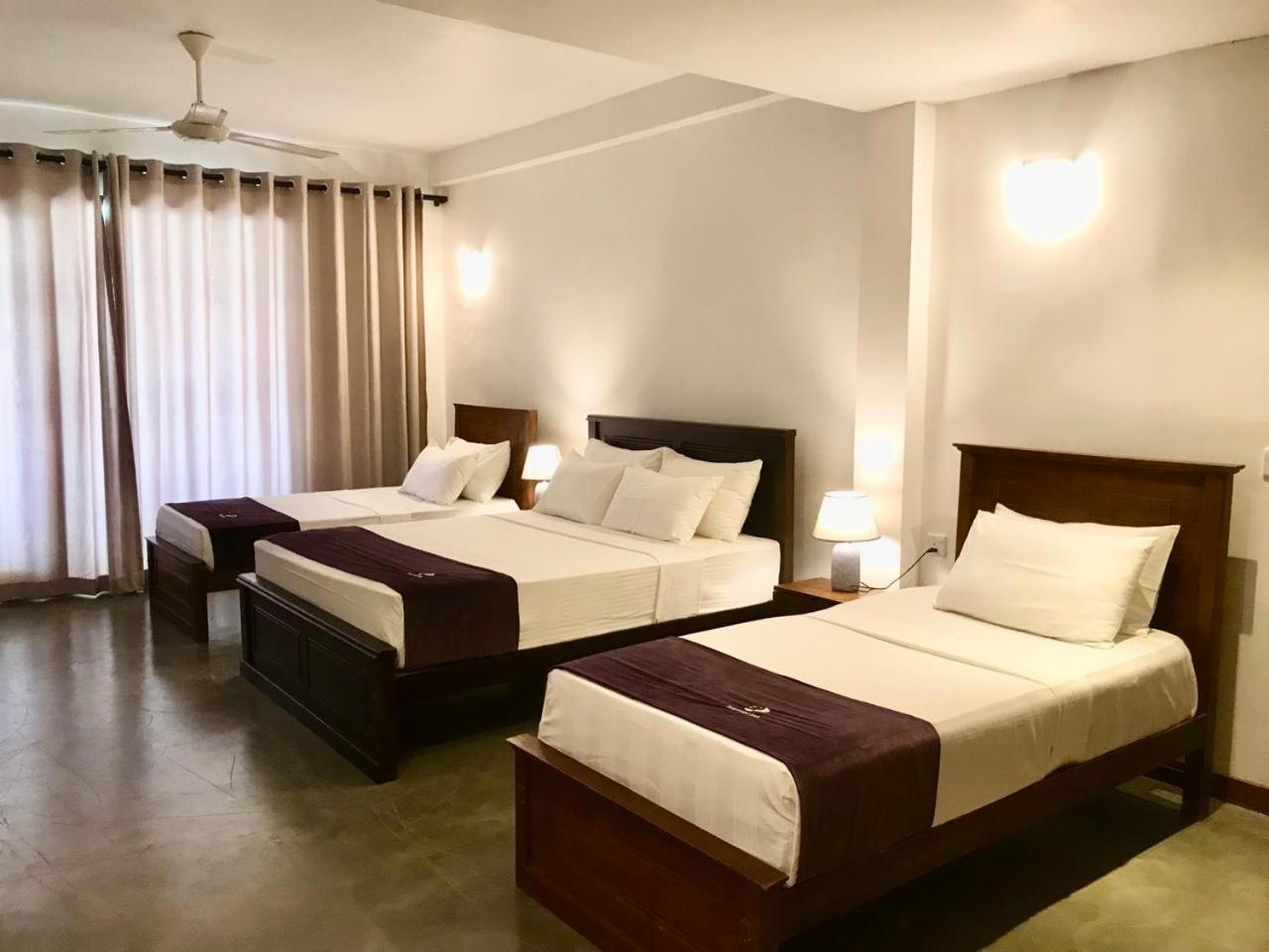 Tantalize Beach Hikkaduwa Exterior foto